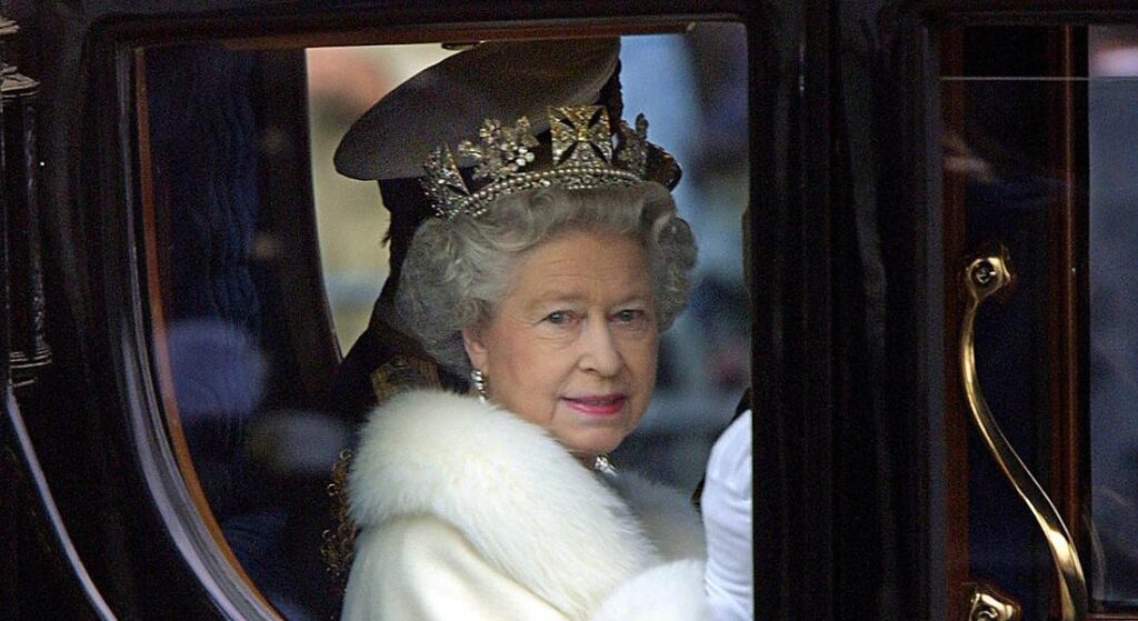Elizabeth II, il giorno in cui si proclamò “È morto il re, viva la regina!” Other Souls - Elisabeth II