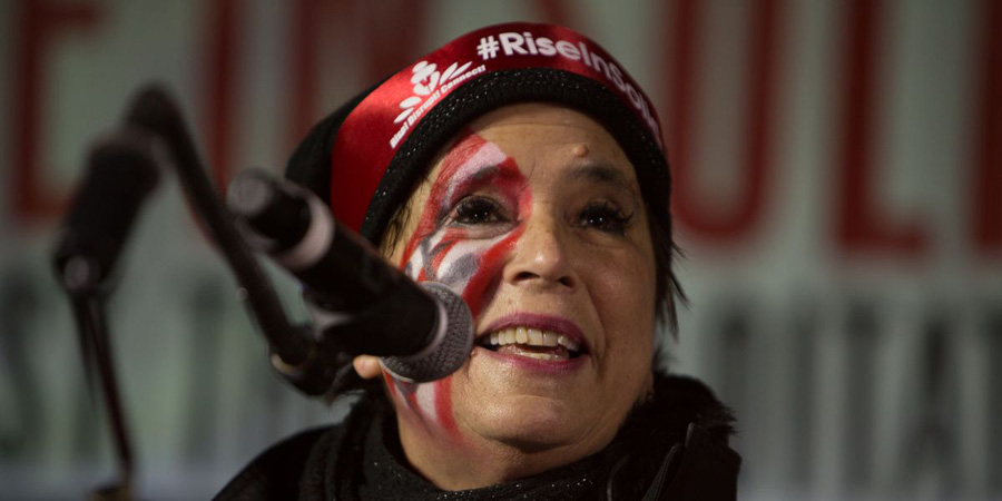 Chiedimi scusa di Eve Ensler è probabilmente l'opera più personale dell'ideatrice di One Billion Rising