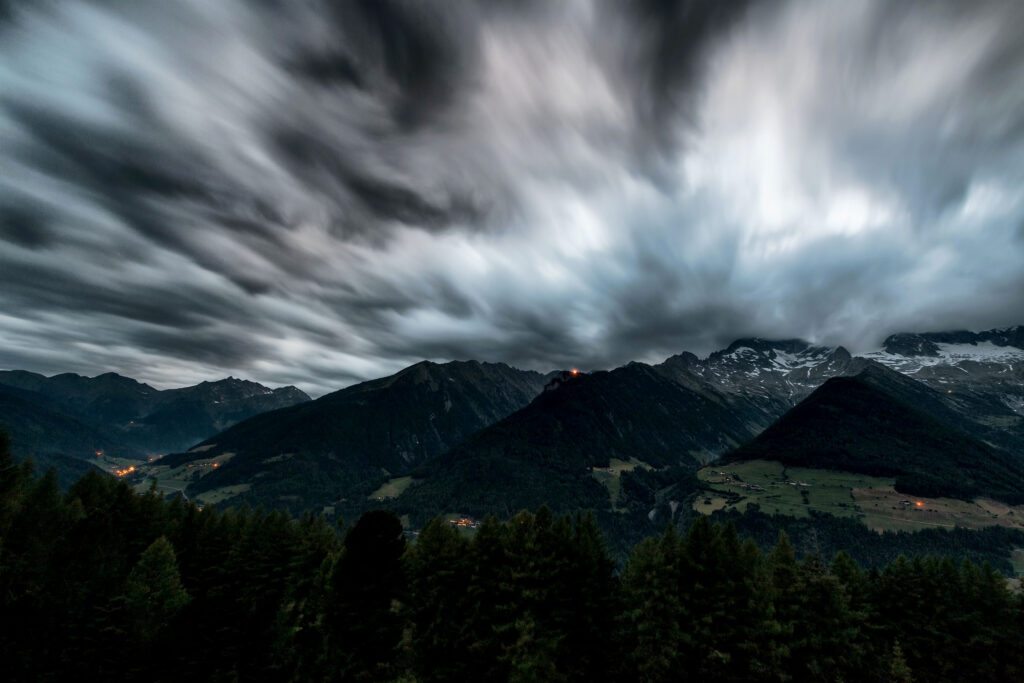 Cime tempestose, il libro: perché è un classico che non tramonta mai?