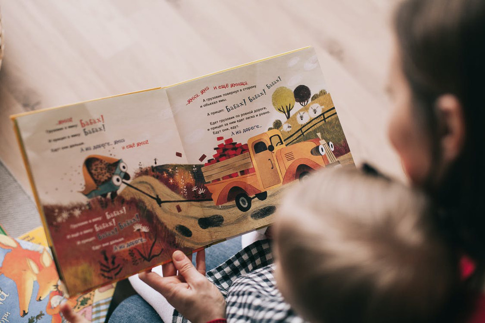 Cosa leggere ai neonati: più del singolo libro, importano il suono e il ritmo delle parole